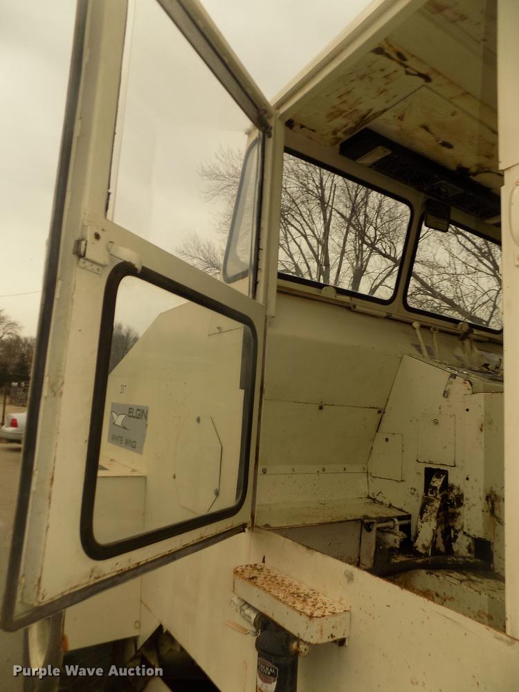 image for item DD2799 Elgin White Wing T street sweeper