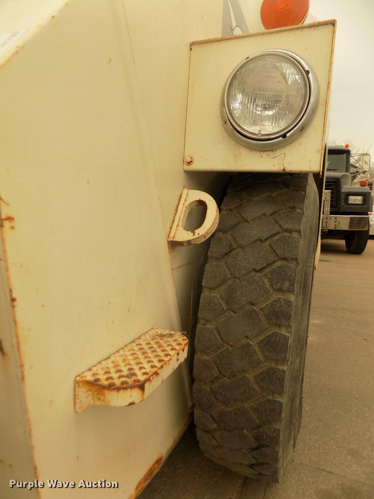 image for item DD2799 Elgin White Wing T street sweeper