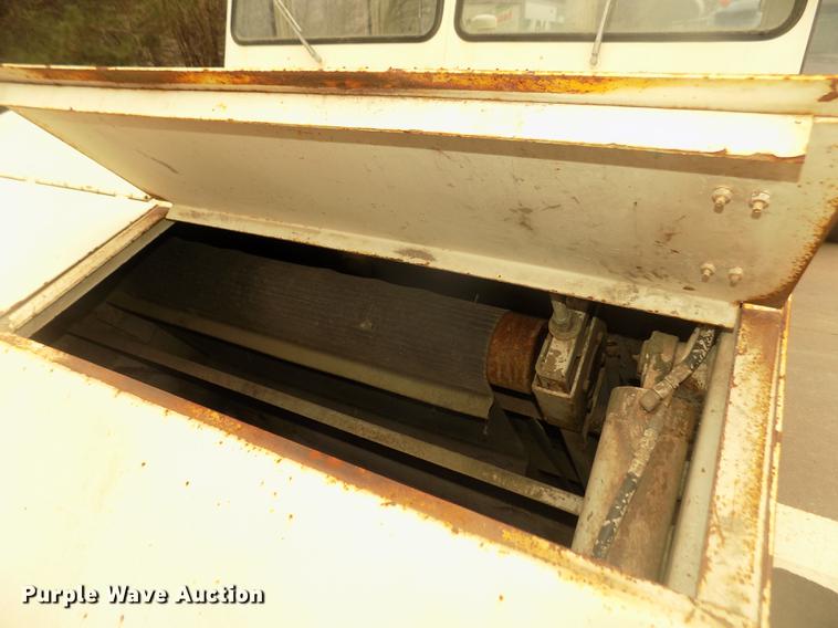 image for item DD2799 Elgin White Wing T street sweeper