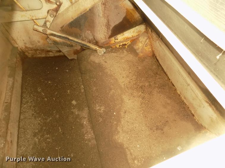 image for item DD2799 Elgin White Wing T street sweeper