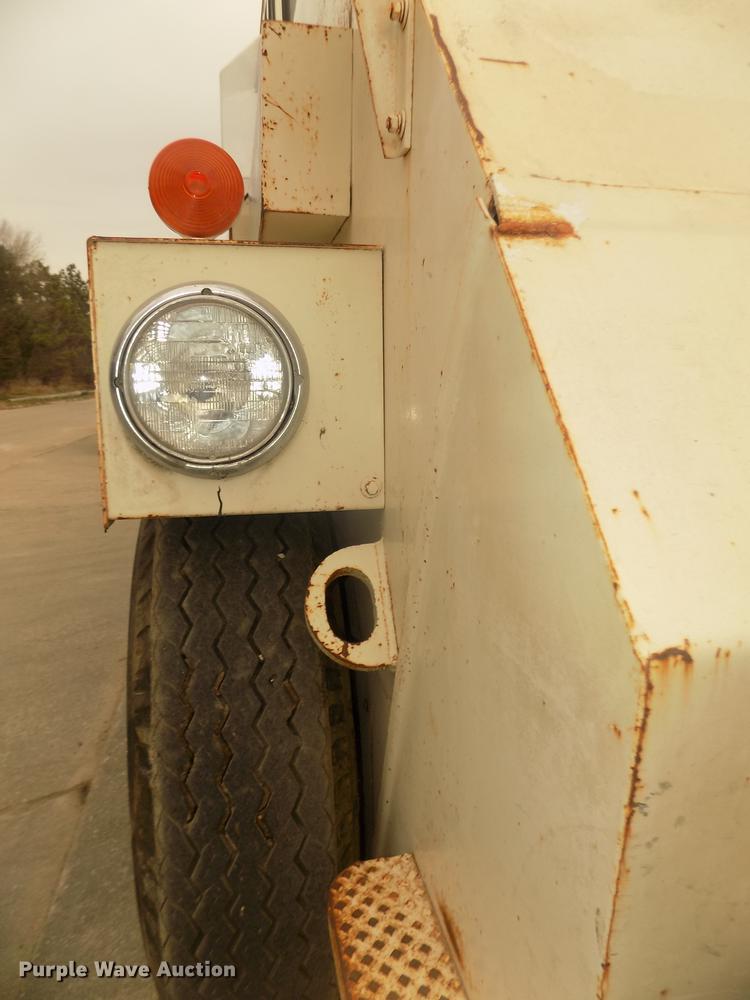 image for item DD2799 Elgin White Wing T street sweeper