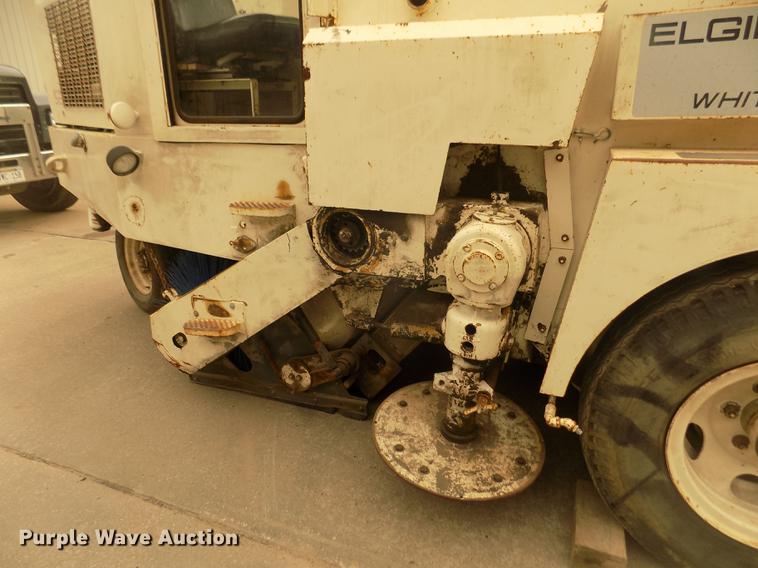 image for item DD2799 Elgin White Wing T street sweeper
