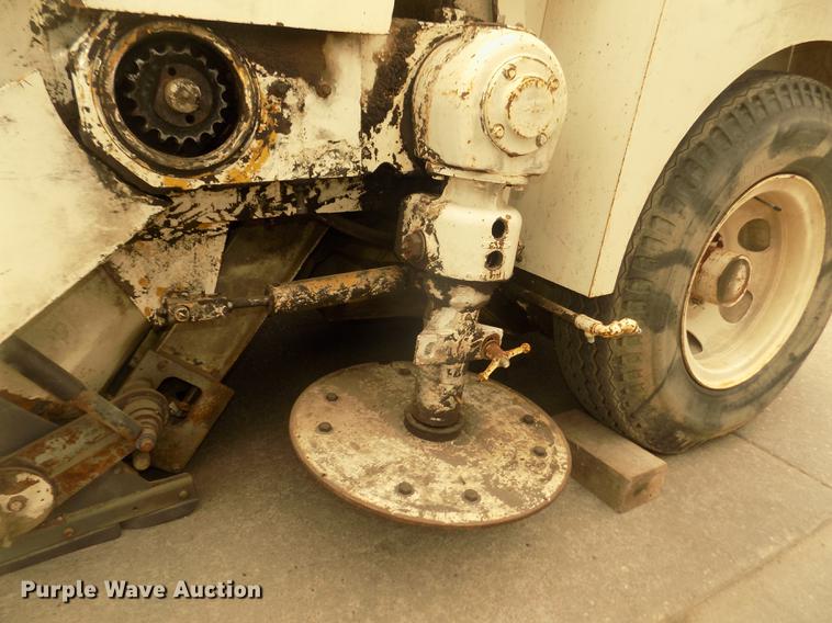 image for item DD2799 Elgin White Wing T street sweeper