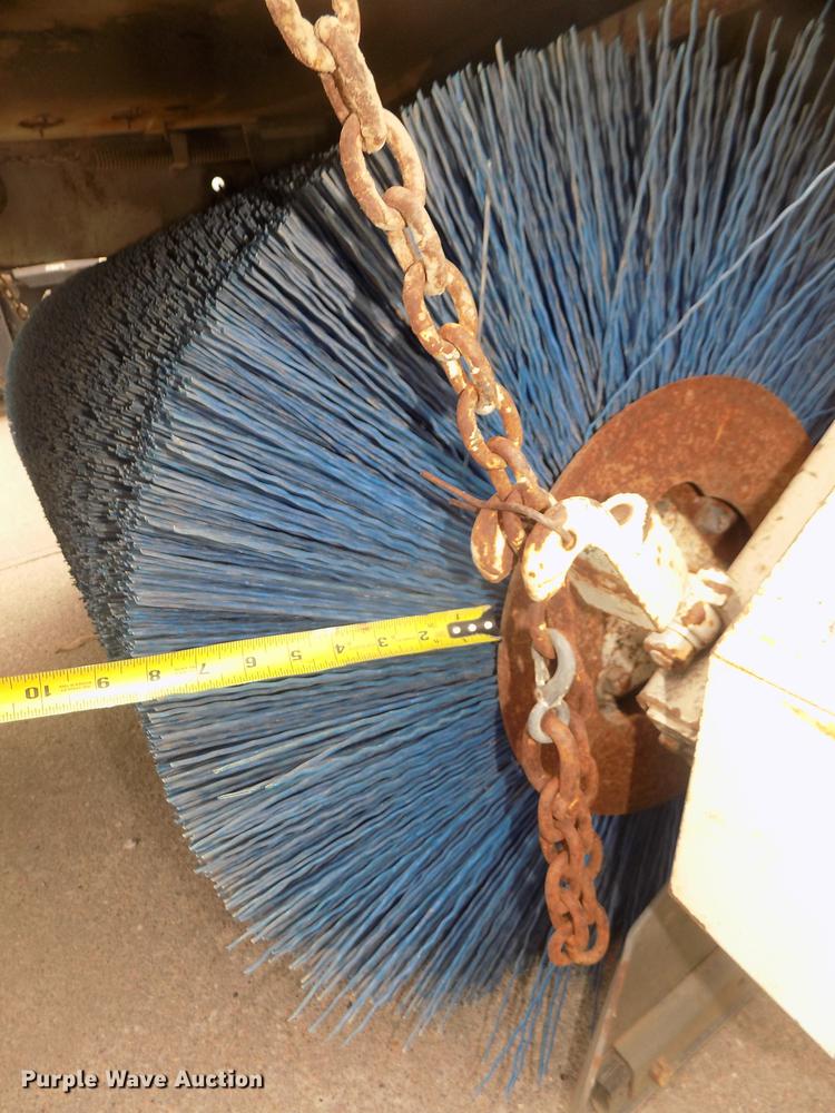 image for item DD2799 Elgin White Wing T street sweeper