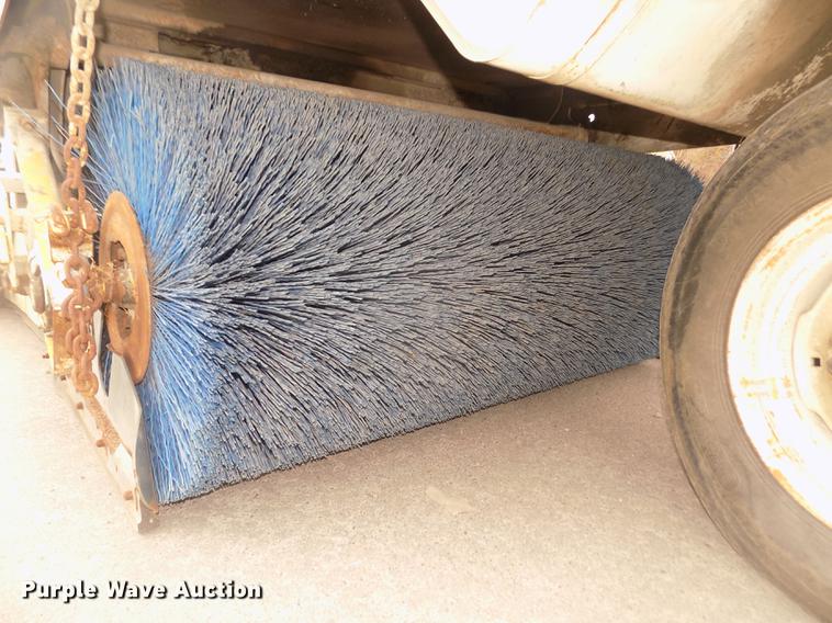 image for item DD2799 Elgin White Wing T street sweeper