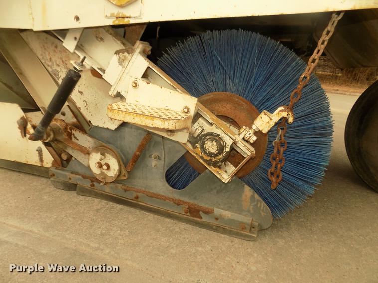 image for item DD2799 Elgin White Wing T street sweeper