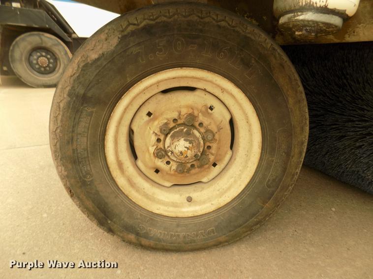 image for item DD2799 Elgin White Wing T street sweeper