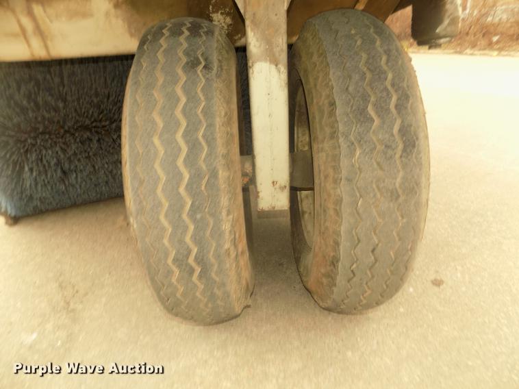 image for item DD2799 Elgin White Wing T street sweeper