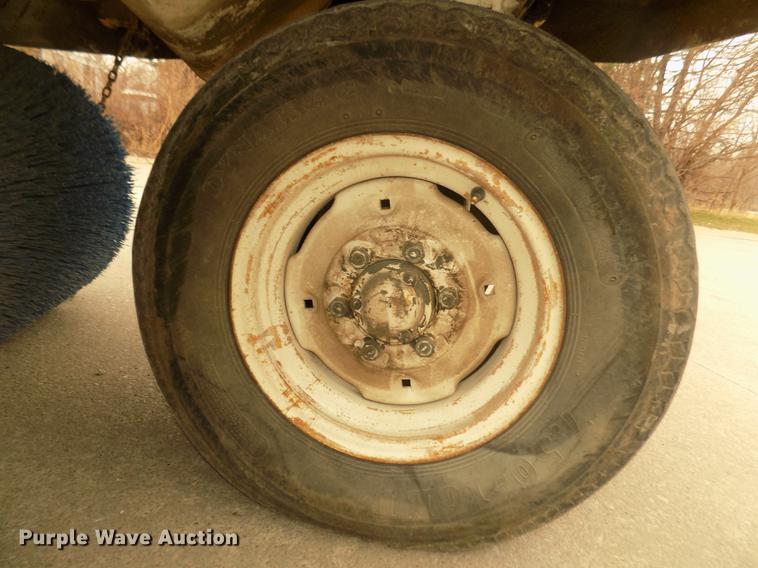 image for item DD2799 Elgin White Wing T street sweeper