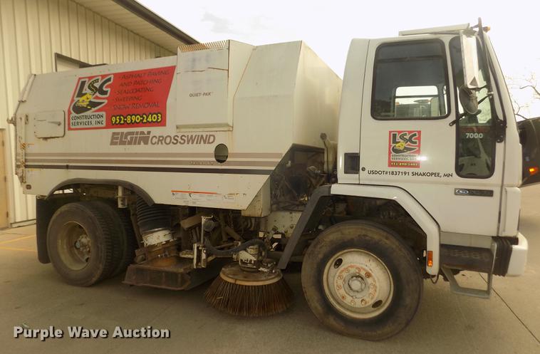 image for item DD2800 1993 Ford CF7000 Crosswind sweeper truck