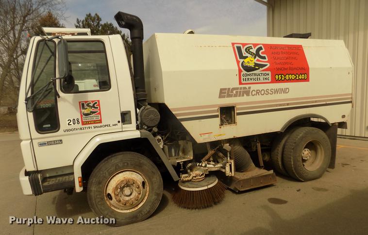 image for item DD2800 1993 Ford CF7000 Crosswind sweeper truck