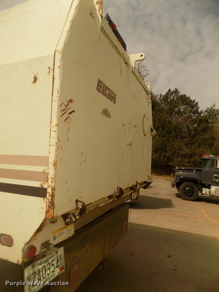 image for item DD2800 1993 Ford CF7000 Crosswind sweeper truck