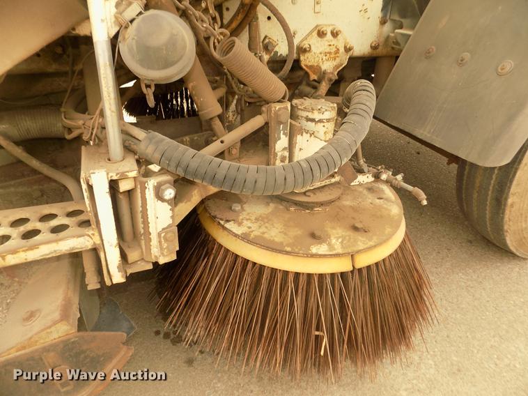 image for item DD2800 1993 Ford CF7000 Crosswind sweeper truck