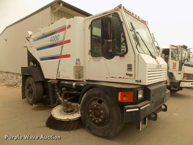 image for item DD2801 2005 Johnston 4000 sweeper