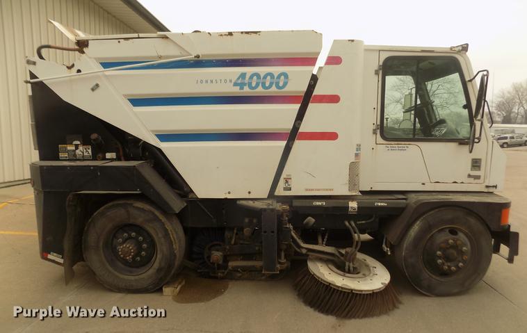 image for item DD2801 2005 Johnston 4000 sweeper