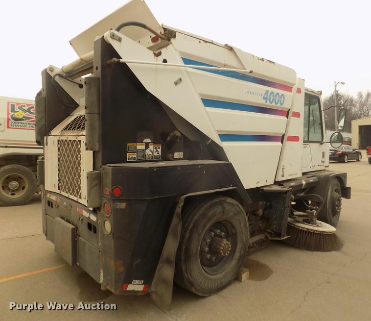 image for item DD2801 2005 Johnston 4000 sweeper