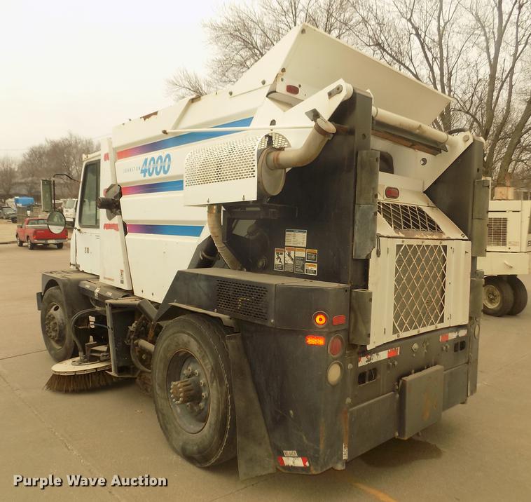 image for item DD2801 2005 Johnston 4000 sweeper