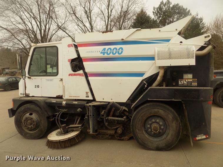 image for item DD2801 2005 Johnston 4000 sweeper