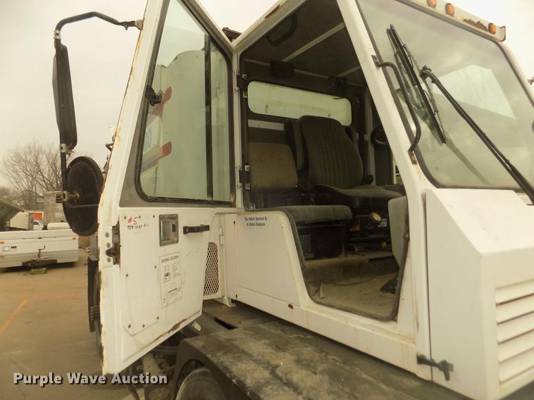 image for item DD2801 2005 Johnston 4000 sweeper