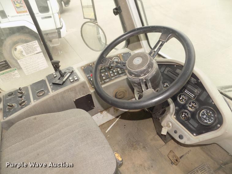 image for item DD2801 2005 Johnston 4000 sweeper