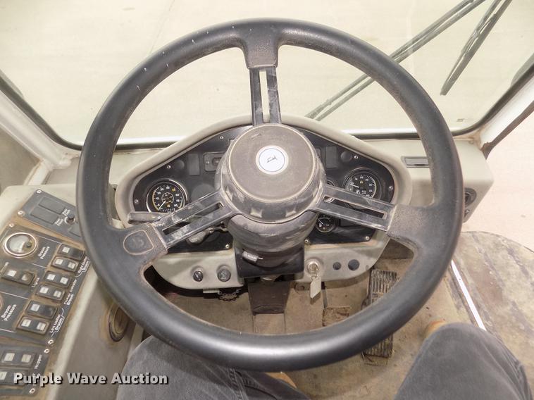 image for item DD2801 2005 Johnston 4000 sweeper