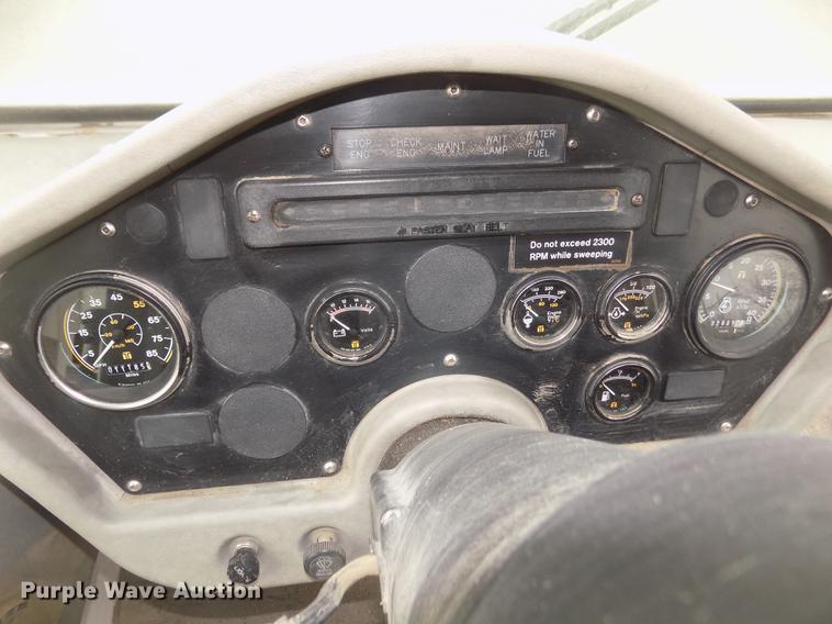 image for item DD2801 2005 Johnston 4000 sweeper