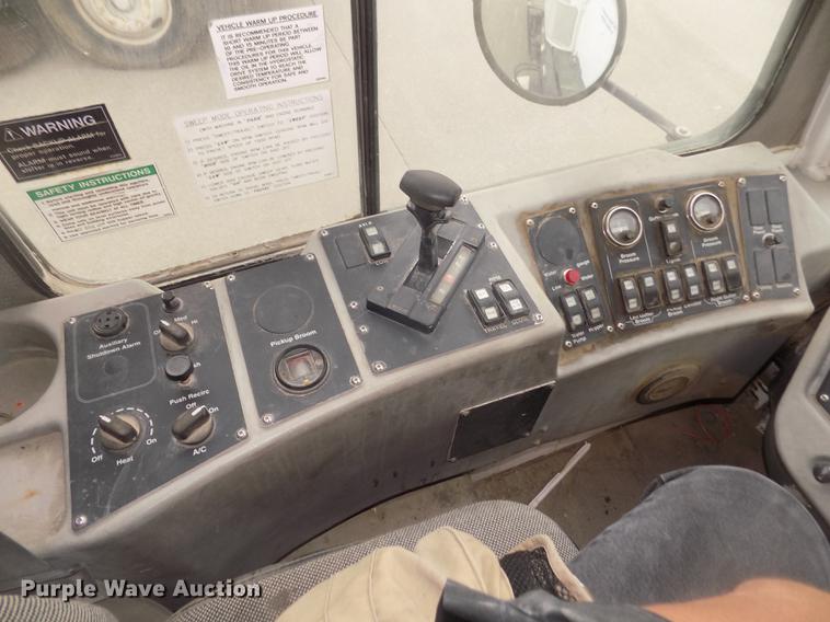 image for item DD2801 2005 Johnston 4000 sweeper