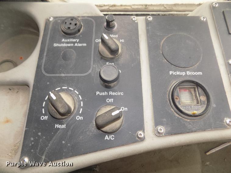 image for item DD2801 2005 Johnston 4000 sweeper