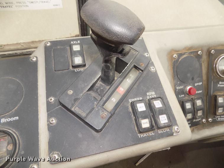 image for item DD2801 2005 Johnston 4000 sweeper