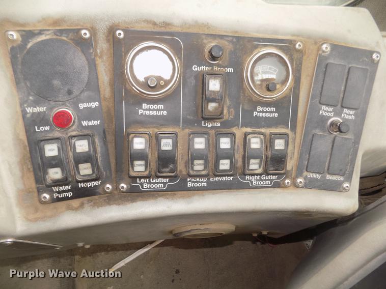 image for item DD2801 2005 Johnston 4000 sweeper