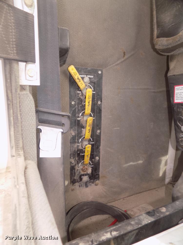 image for item DD2801 2005 Johnston 4000 sweeper