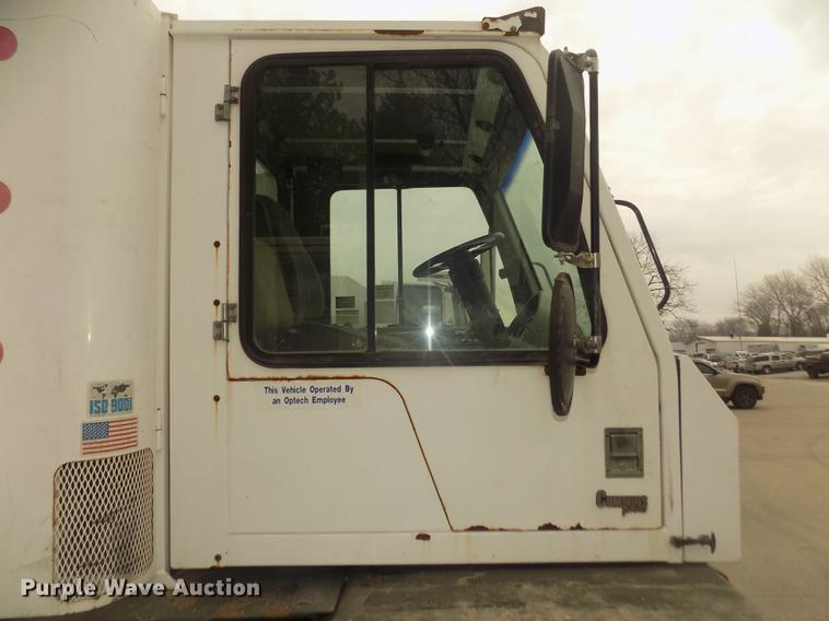 image for item DD2801 2005 Johnston 4000 sweeper