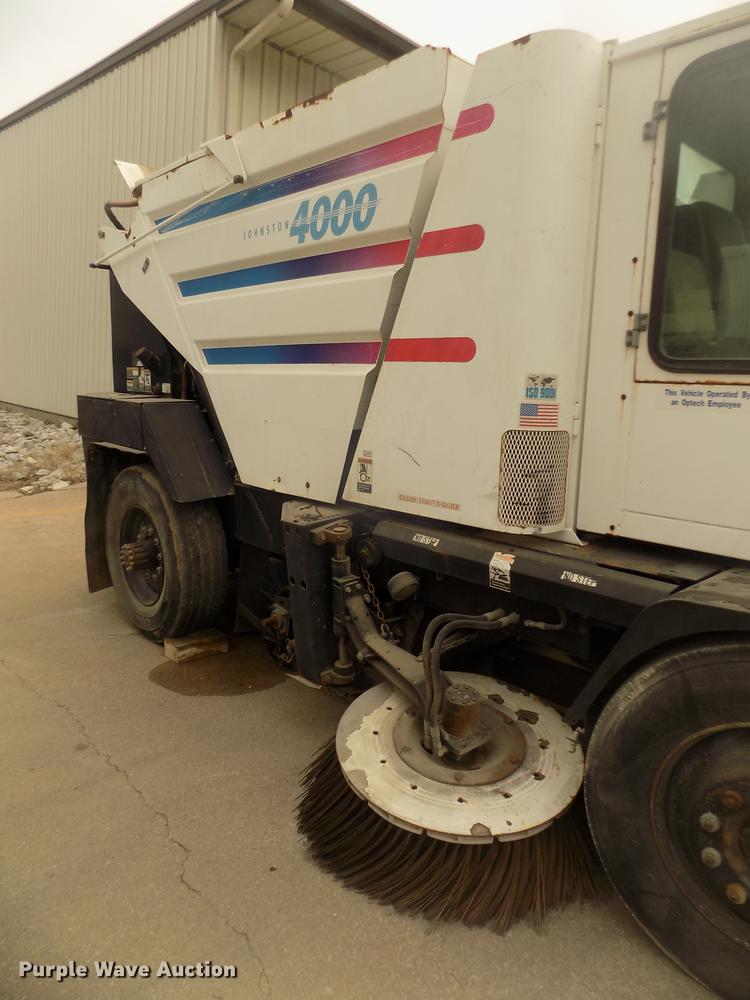 image for item DD2801 2005 Johnston 4000 sweeper