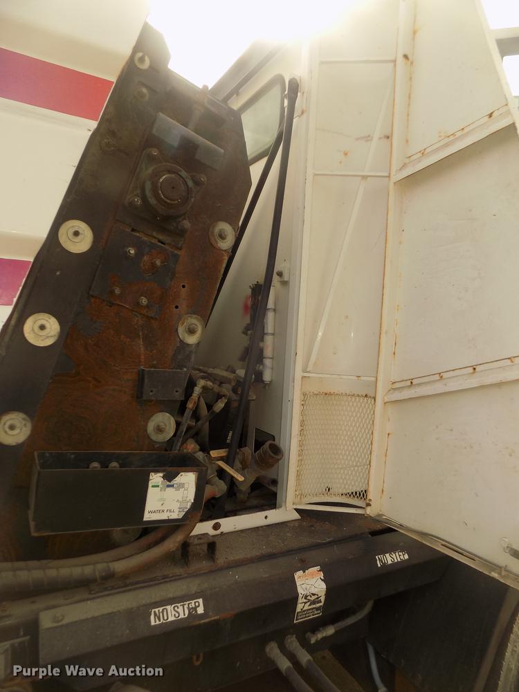 image for item DD2801 2005 Johnston 4000 sweeper