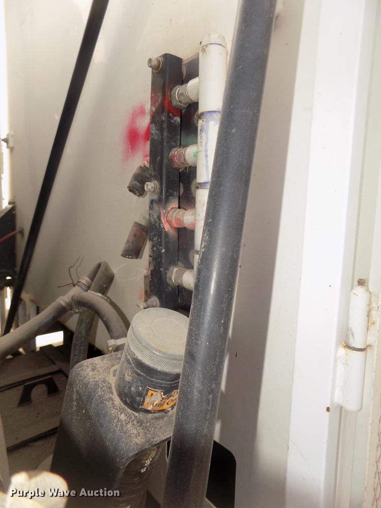 image for item DD2801 2005 Johnston 4000 sweeper