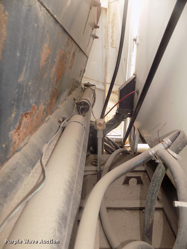 image for item DD2801 2005 Johnston 4000 sweeper