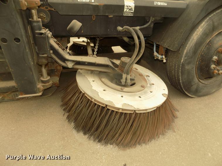image for item DD2801 2005 Johnston 4000 sweeper