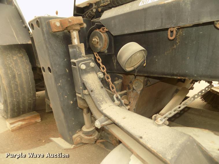 image for item DD2801 2005 Johnston 4000 sweeper