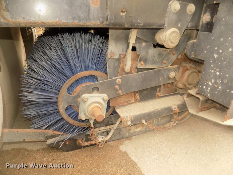 image for item DD2801 2005 Johnston 4000 sweeper