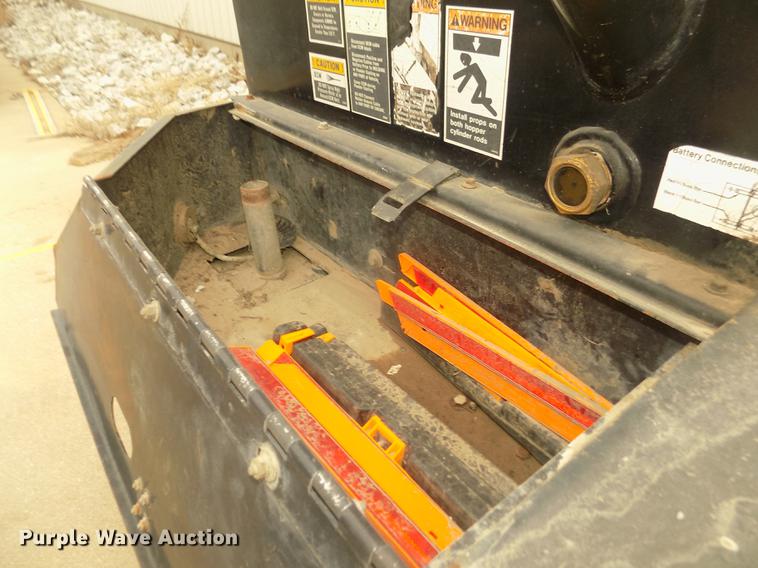 image for item DD2801 2005 Johnston 4000 sweeper