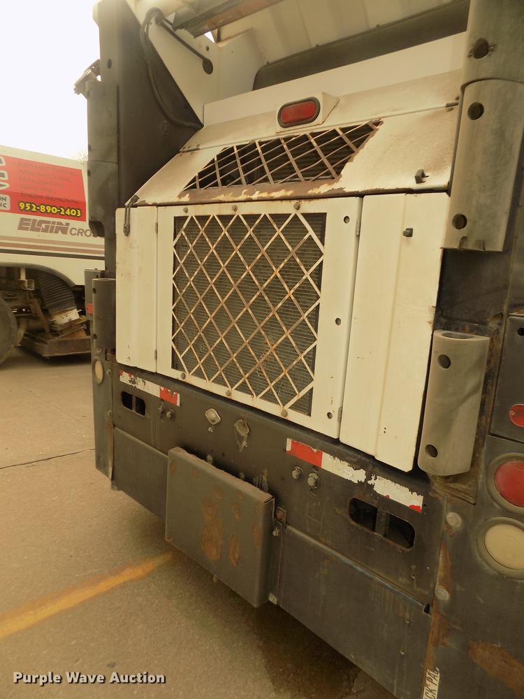 image for item DD2801 2005 Johnston 4000 sweeper