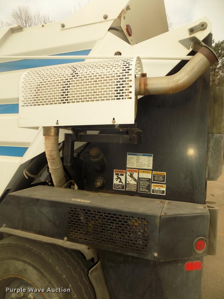 image for item DD2801 2005 Johnston 4000 sweeper