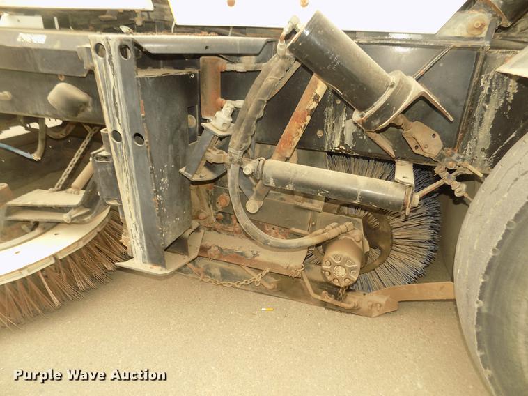 image for item DD2801 2005 Johnston 4000 sweeper