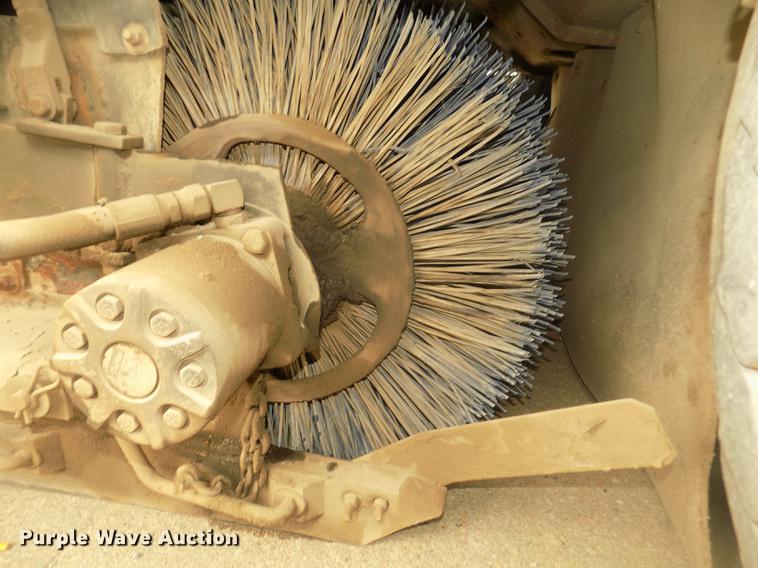 image for item DD2801 2005 Johnston 4000 sweeper