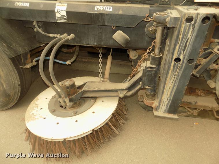 image for item DD2801 2005 Johnston 4000 sweeper