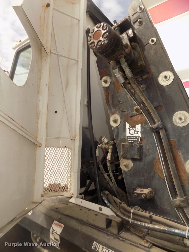 image for item DD2801 2005 Johnston 4000 sweeper