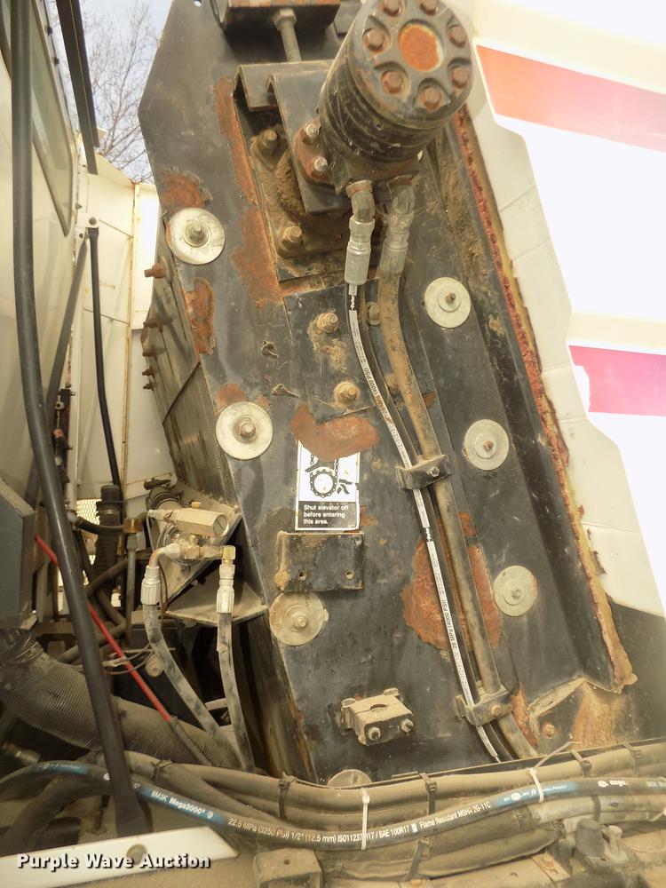 image for item DD2801 2005 Johnston 4000 sweeper