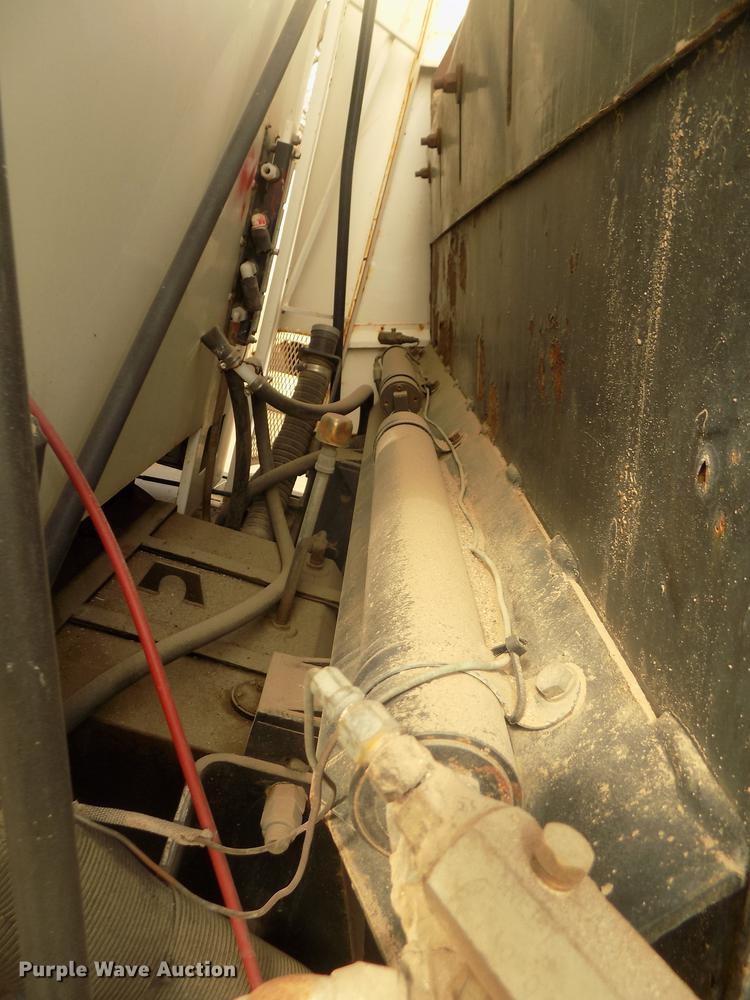 image for item DD2801 2005 Johnston 4000 sweeper