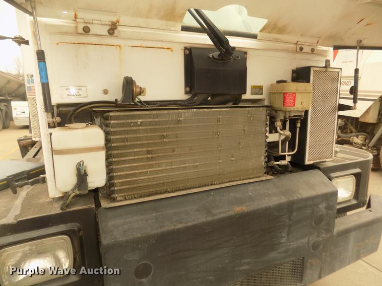 image for item DD2801 2005 Johnston 4000 sweeper