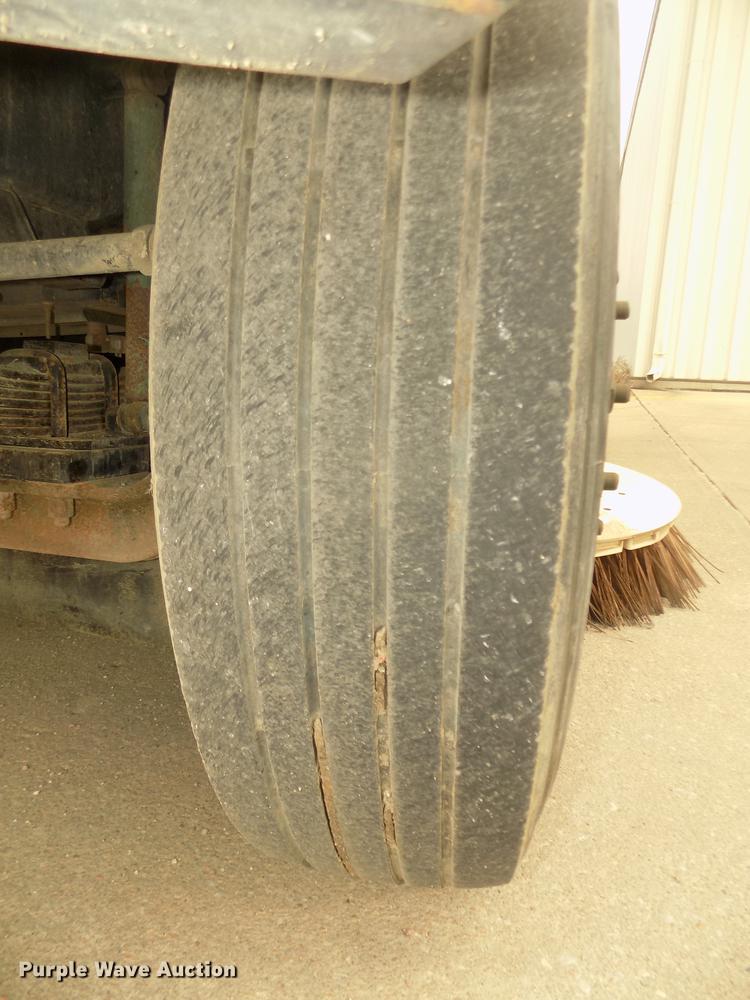 image for item DD2801 2005 Johnston 4000 sweeper